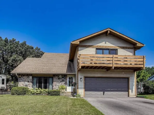 17474 W Hickory Ln, Grayslake, IL 60030