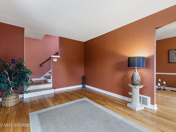 3rd image of 3737 N Pacific Ave