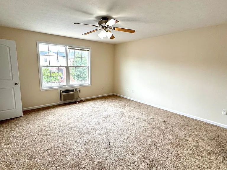 1027 Shenandoah St #102 — Photo 8