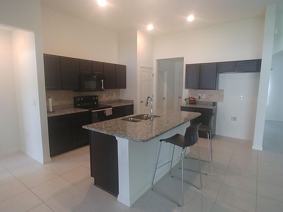 5th image of 975 Coquina St SE