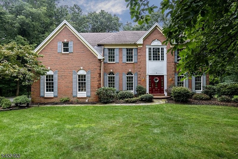 1st image of 10 Ashley Dr