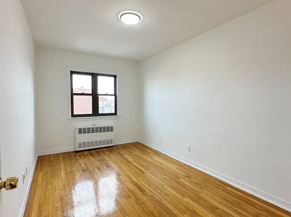 65-05 Woodside Avenue image 7 of 9