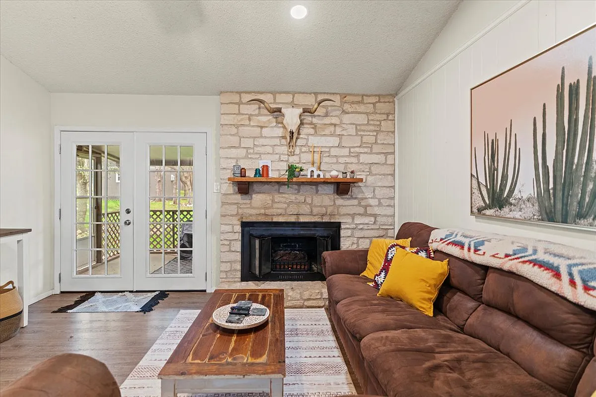 4 bed, 1730 sqft, $4,500 — Photo 1