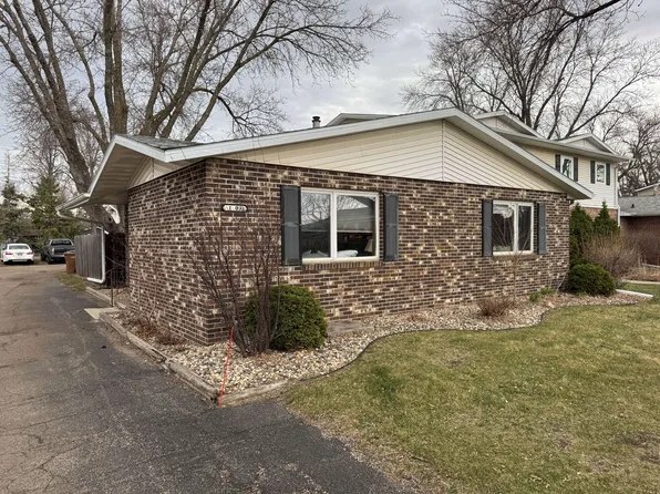 1403 Orchard Dr, Brookings, SD 57006