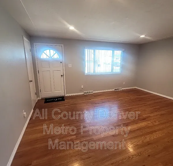 5615 Jellison St — Photo 2