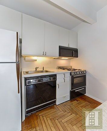 5th image of 301 W 57th St APT 26E
