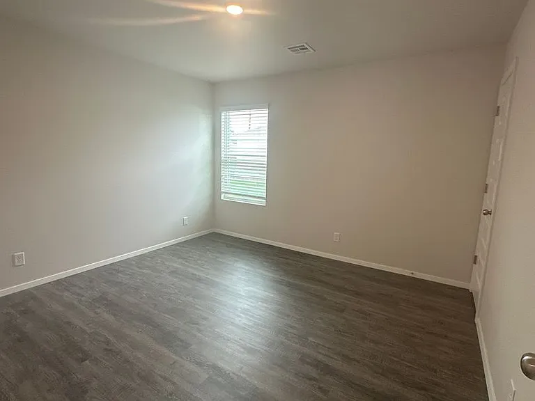 8201 E Oakland St — Photo 7