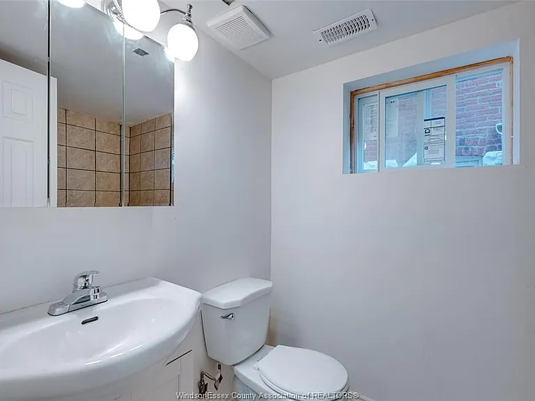 1627 Marentette Ave #BASEMENT — Photo 16
