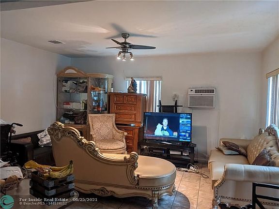 2nd image of 1415 NE 178th St