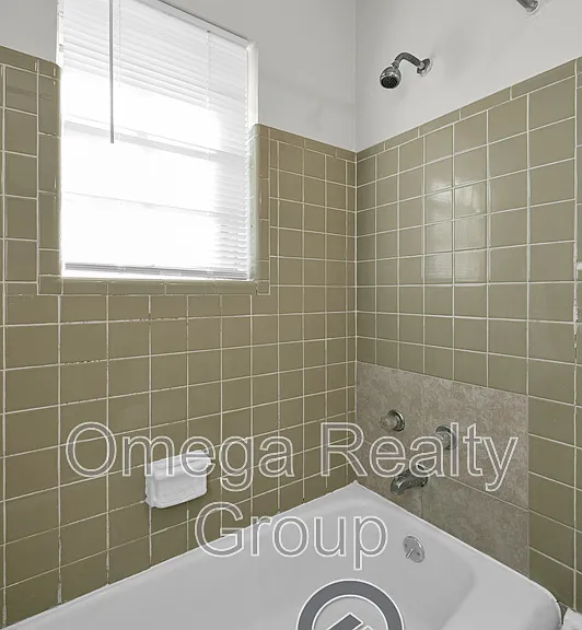 2020 High School Rd #H — Photo 17