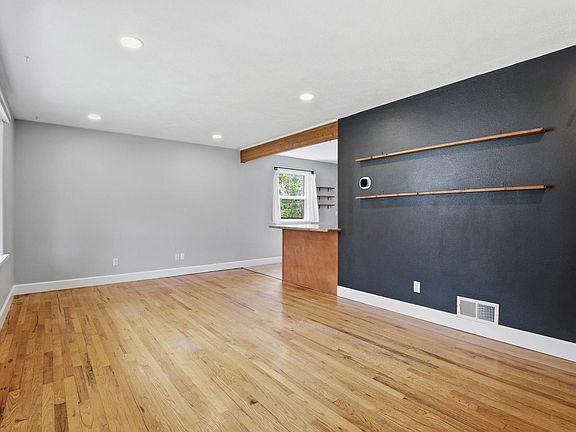4th image of 6003 N Greenwood Blvd