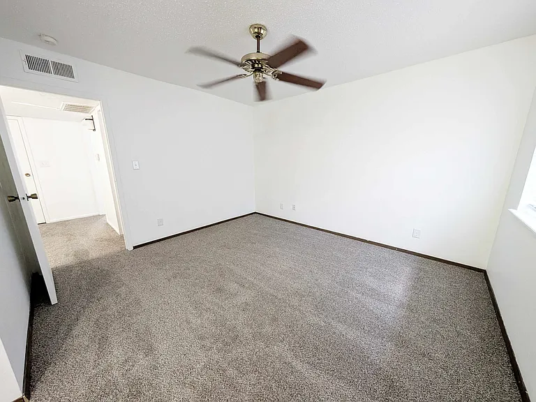 3827 N Harvard Ave — Photo 10