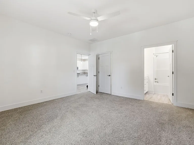 2206 Grant St — Photo 16