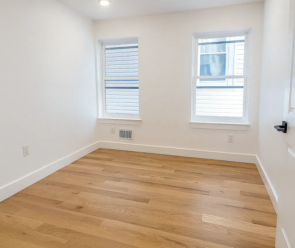 3 bed, 1300 sqft, $3,300 — Photo 4