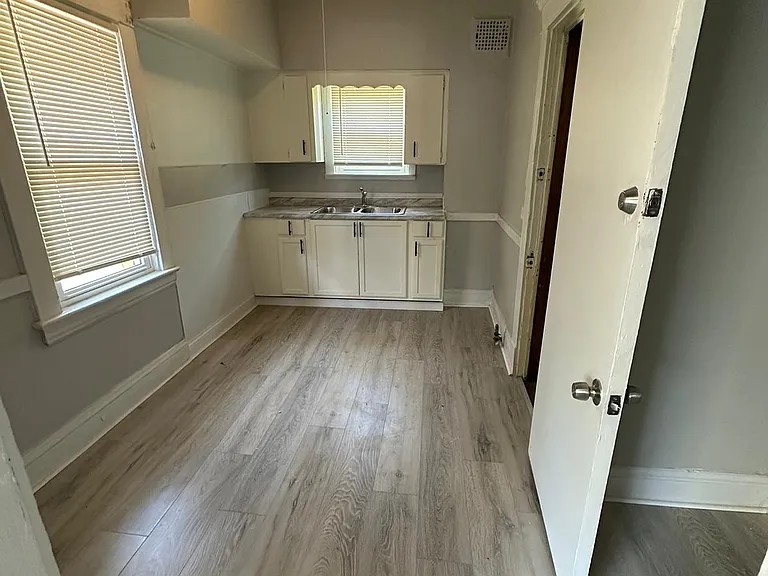 12341 Chesterfield Ave #UP — Photo 4