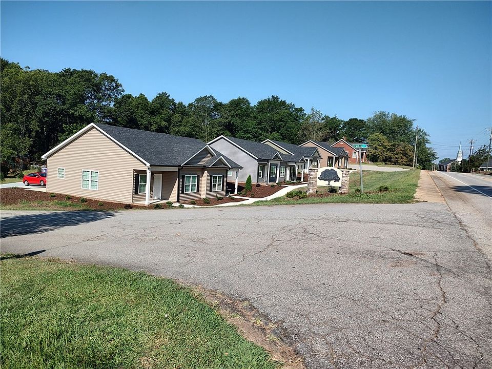 2nd image of 135 Bracken Ct