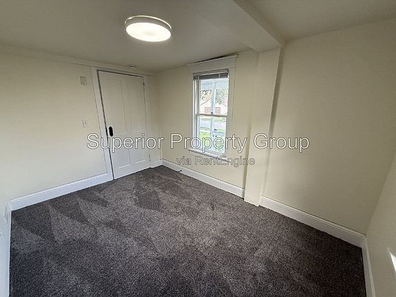 5th image of 223 Dickinson St