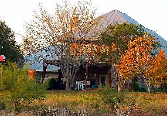 3rd image of 585 River Bend Ln