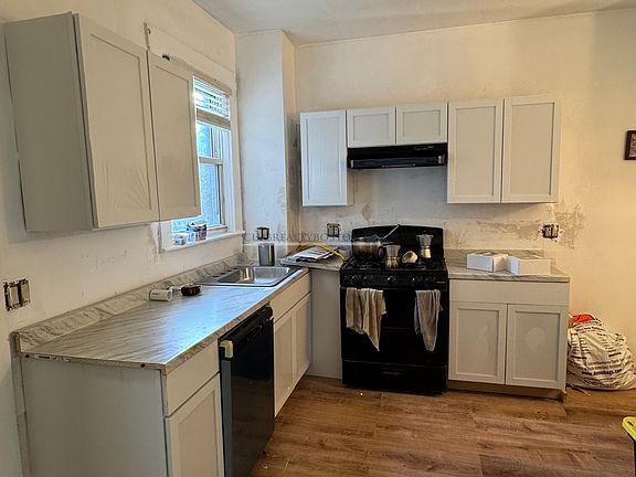 2nd image of 20 Leamington Rd #1