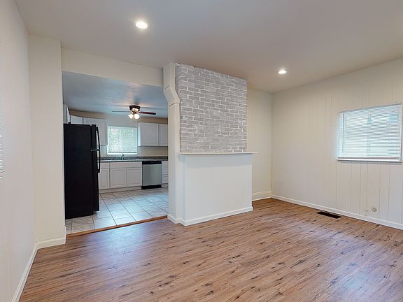 Dinning rm, recessed lightin