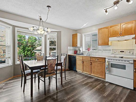 5th image of 311 Erin Cir SE