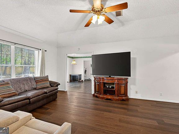 2nd image of 136 Timber Ridge Dr