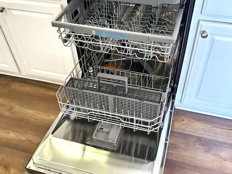 New Stainless Steel 3-Tray Dishwasher with Stainless Steel Interior