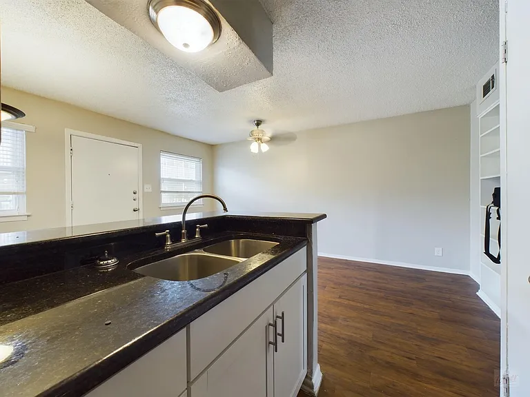 2401 Manor Rd #125 — Photo 5
