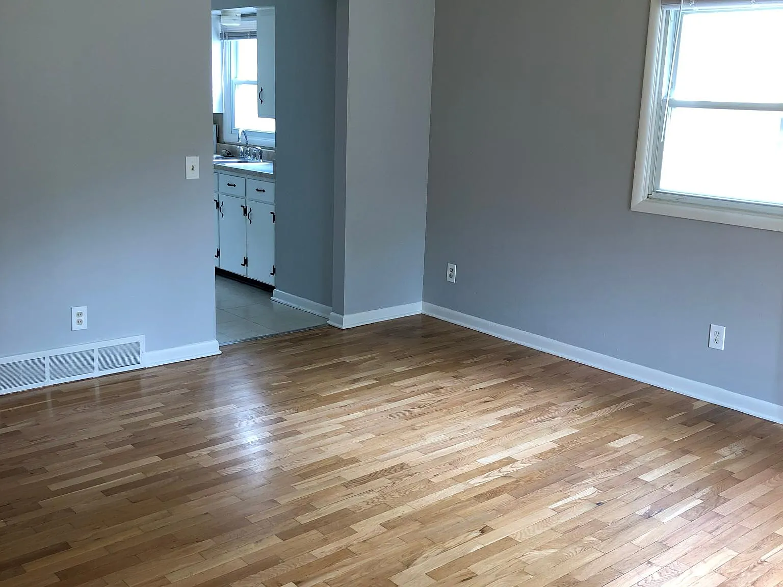 4 bed, 2044 sqft, $3,180 — Photo 2