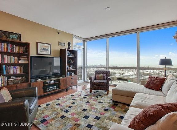 2nd image of 1841 S Calumet Ave APT 1105