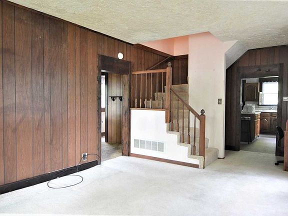 4th image of 1725 Hawthorne Ave