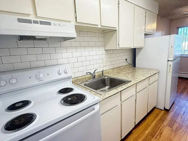 1420 W 71st Pl — Photo 17