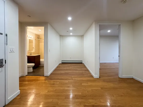 924 Metropolitan Avenue image 4 of 36