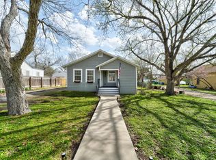 900 Victoria St, Taylor, TX 76574