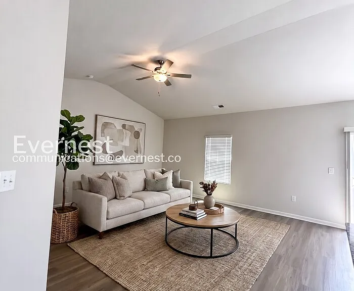 221 Aniston Ln — Photo 2