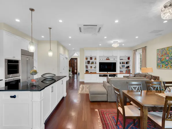 209-25 28th Avenue image 6 of 15