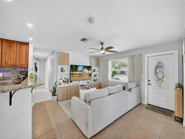 4311 SW 24th St — Photo 3