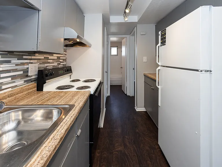 Dexter Street Apartments — Photo 27