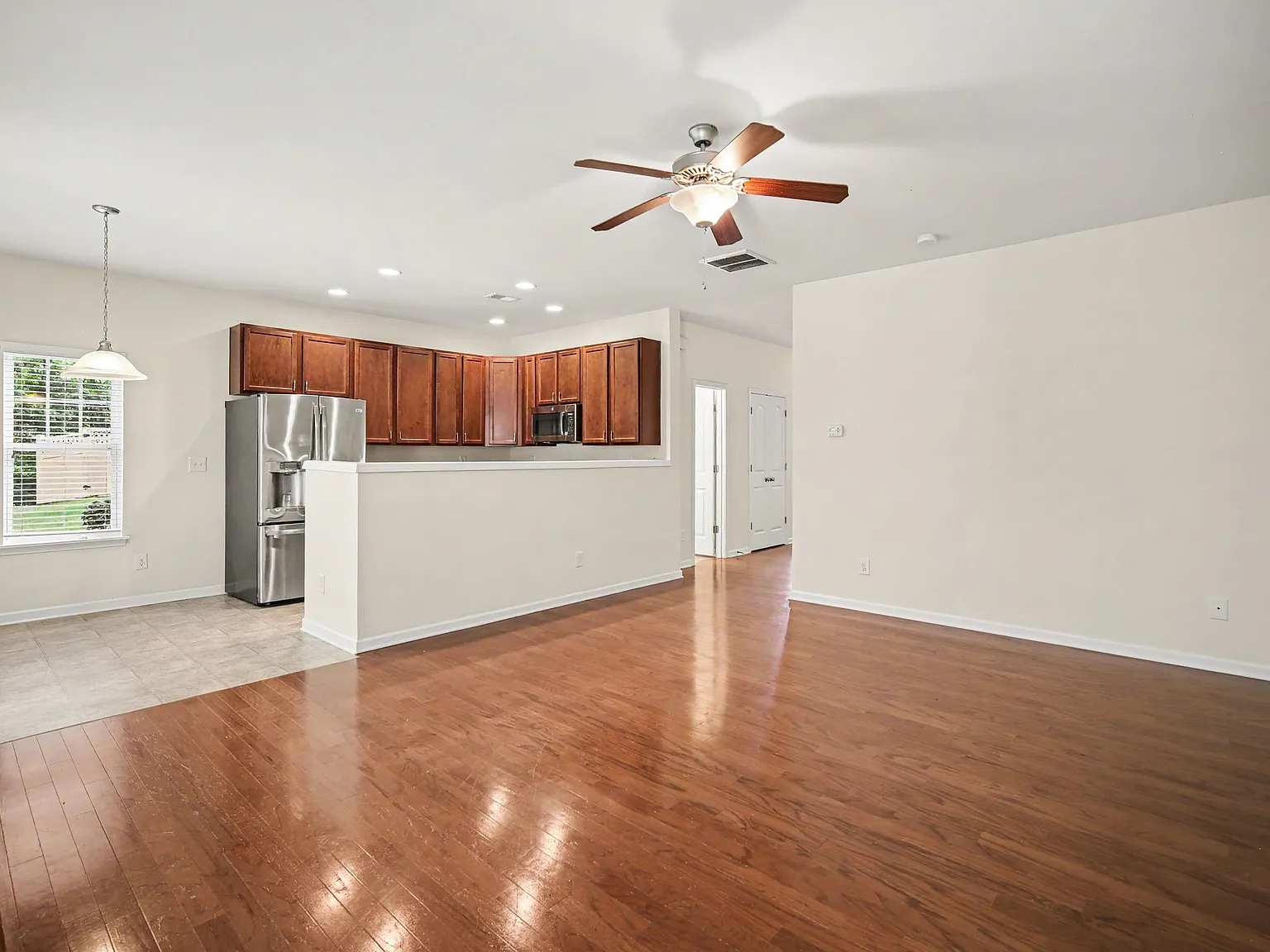 4 bed, 2.5 bath, 1634 sqft, $2,095 — Photo 4