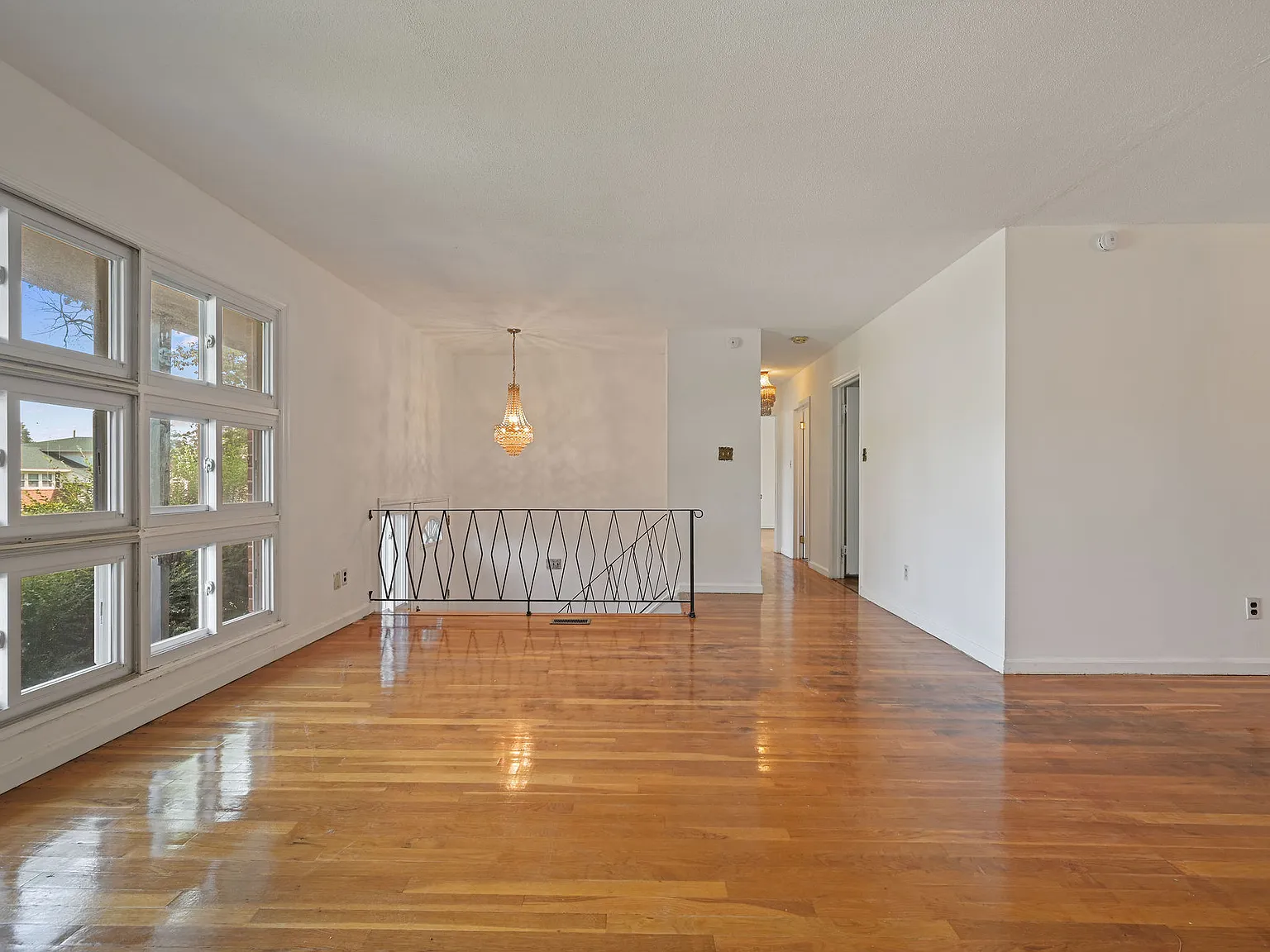 5 bed, 2.5 bath, 2699 sqft, $2,400 — Photo 3