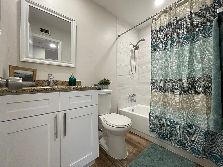 129 E Amelia St — Photo 20