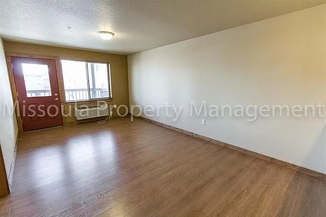 Midtown Apartments — Photo 14