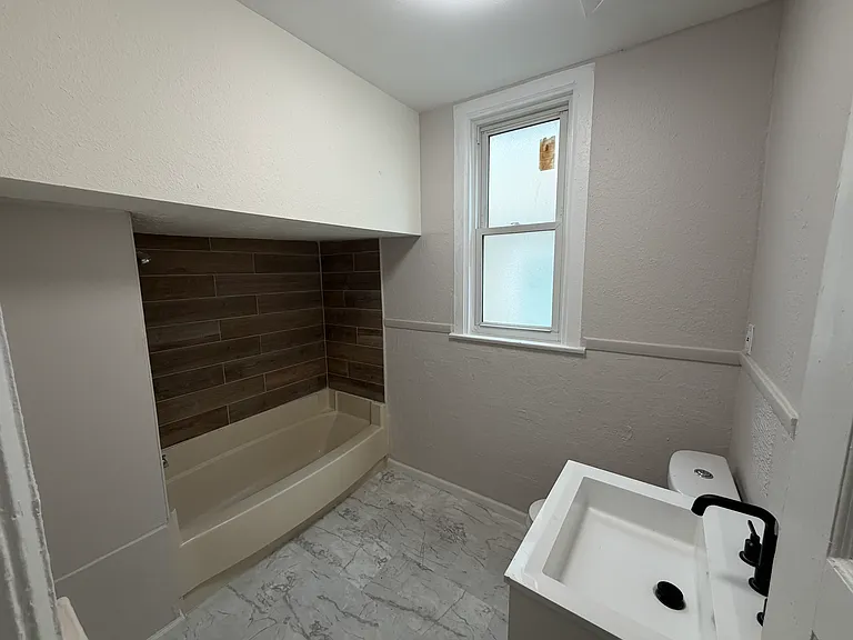 7959 S Saginaw Ave — Photo 10
