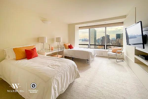 Sold by Coldwell Banker Warburg | media 6