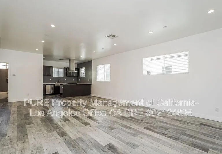 1340 N Kenmore Ave — Photo 4