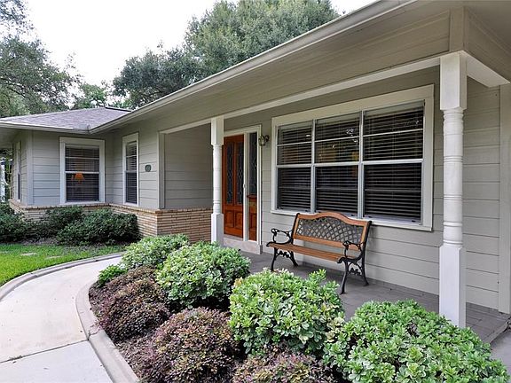 3rd image of 1018 Grovewood Ln