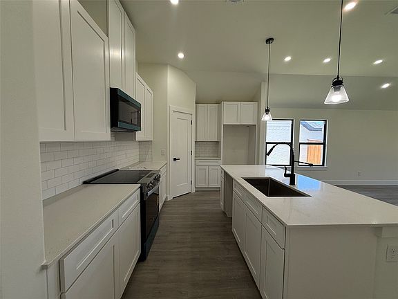4th image of 209 Comfort Dr