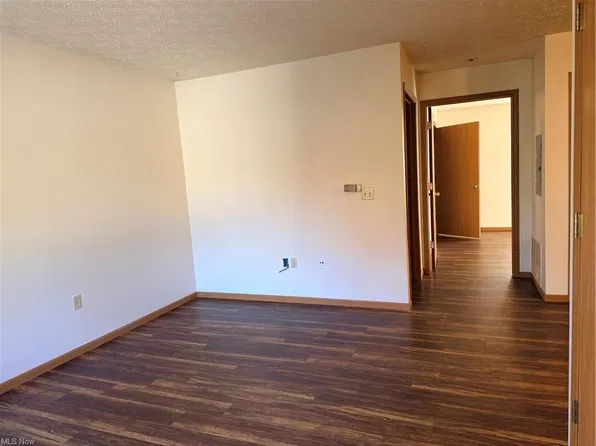 1898 Springfield Lake Blvd #201, Akron, OH 44312