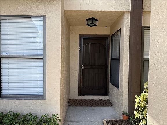 4th image of 3000 S SEMORAN BOULEVARD #9