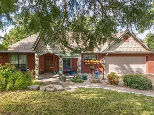 1102 Harbor Lakes Dr, Granbury, TX 76048